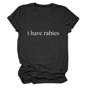 Détail de l'imprimé blanc i have rabies sur t-shirt gris chiné foncé à col rond