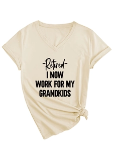 Detail of the V-neck beige T-shirt with a stylish front knot and slogan print