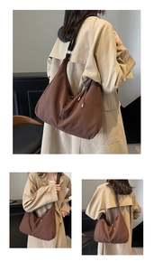 Vues détaillées du grand sac cabas en toile marron avec bandoulière réglable