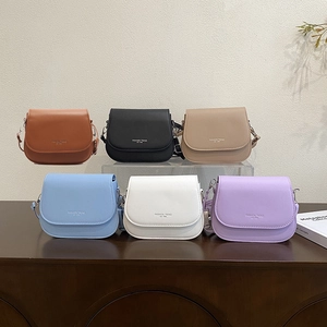 Ensemble de sacs à bandoulière selle aux couleurs acidulées pour l'automne