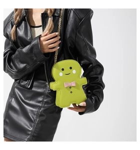 Sac bandoulière bonhomme de pain d'épices vert néon avec nœud rose sur mannequin
