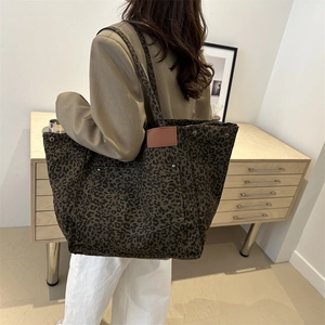 Chic leopard print canvas tote bag with large capacity for women's daily commute