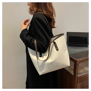 Borsa tote minimalista color crema con manici marroni per uno stile professionale