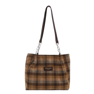 Sac cabas à carreaux marron en laine avec bandoulière cuir et chaîne pour l'hiver