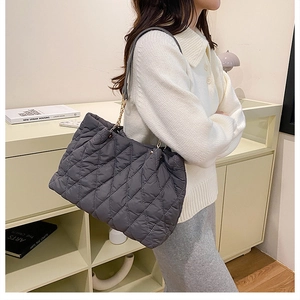 Stylish quilted tote shoulder bag for women, large capacity autumn winter handbag casual.