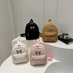 Mini sac à dos avec nœud pour femmes disponible en noir, beige, blanc et rose pastel