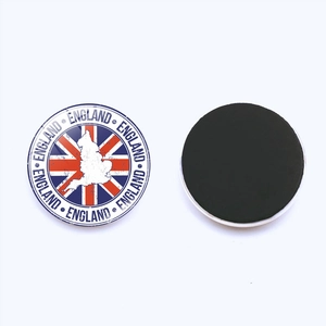 Aimant de réfrigérateur souvenir d'Angleterre avec drapeau Union Jack et carte sur fond blanc