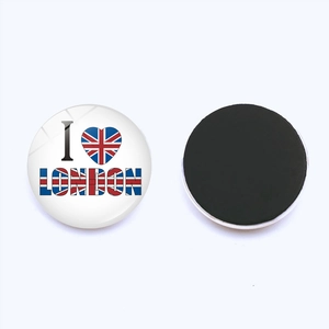 Vue détaillée avant et arrière d'un aimant de frigo 25mm Londres Union Jack en verre