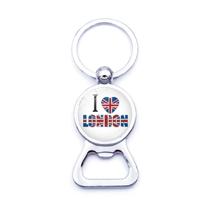 Detailansicht des London Souvenir Schlüsselanhänger Flaschenöffners mit Union Jack Herz