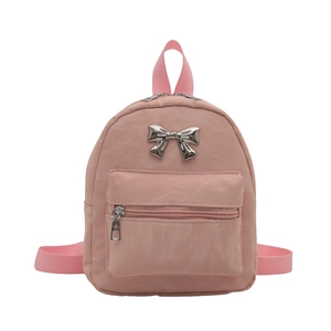 Mini sac à dos rose en nylon avec nœud métallique argenté et poche zippée avant