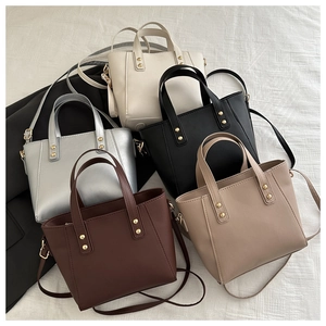 Sacs à main minimalistes en similicuir en cinq couleurs avec rivets et sangles