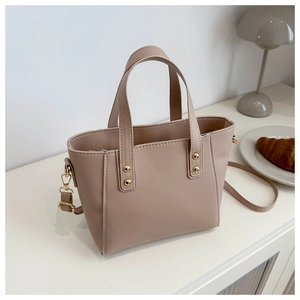 Sac Fourre-Tout en Cuir PU pour Femmes Minimaliste Avec Rivets Dorés Grande Capacité Sac à Bandoulière pour Femmes