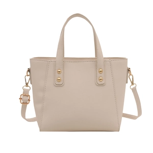 Sac à main minimaliste crème avec détails dorés et bandoulière pour femmes