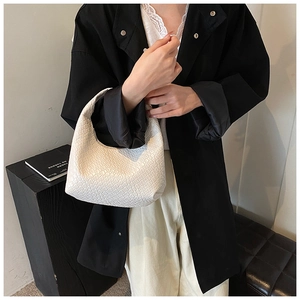 French style white woven hobo bag with moon shape for women fashion styling
