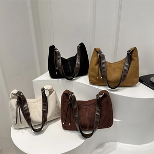 Sacs sous les aisselles en daim minimalistes en quatre couleurs avec larges bretelles