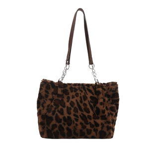 Grand sac cabas en fausse fourrure léopard avec poignées en cuir et chaîne argentée