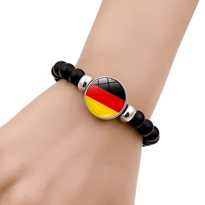 Pulsera de fútbol de Alemania con cuentas negras mates y bandera alemana para seguidores