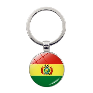 Détail d'un porte-clés drapeau de la Bolivie avec finition cabochon en verre poli élégant