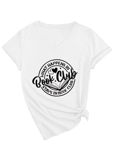 Détail du T-shirt blanc à col en V avec motif Book Club et nœud sur le côté