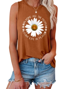 Détail du débardeur caramel avec imprimé marguerite et texte inspirant sur coton