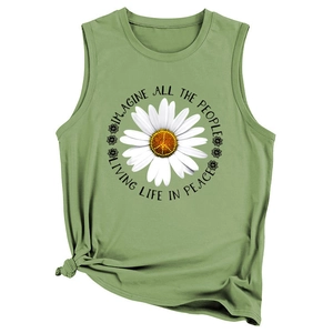 Détail du débardeur vert avec motif marguerite et nœud élégant sur le côté