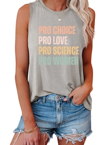 Détail d'un débardeur gris sans manches avec slogan Pro Choice Pro Love imprimé