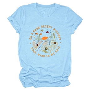 T-shirt azzurra girocollo con grafica desert highway e stampa in stile vintage rock