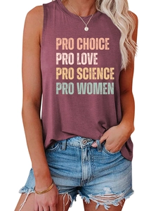 Gros plan du motif Pro Choice Pro Love sur débardeur bordeaux sans manches