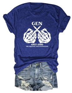 Flachbild von Navy Gen 1965-1980 T-Shirt kombiniert mit Used-Look Denim Shorts
