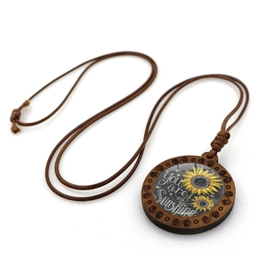 Vintage houten zonnebloem ketting met You Are My Sunshine tekst op glazen hanger