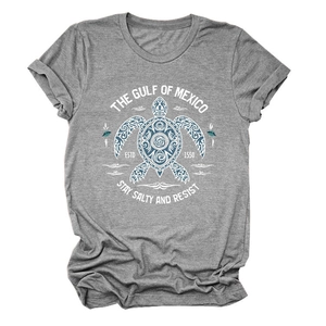 Détail de l'imprimé graphique tortue marine Gulf of Mexico sur T-shirt en coton gris