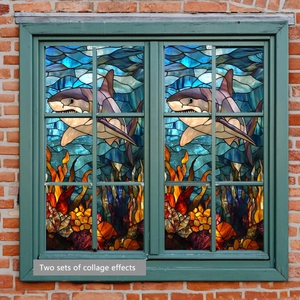 Detalle de pegatinas de tiburón para ventana estilo vidriera con corales y mar azul