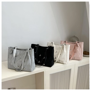 Large Capacity Women Tote Bag Pleated PU Leather With Metal Butterfly Decoration Stylish Street Trend Casual Shoulder Bag