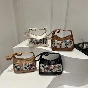 Retro floral embroidery patchwork hobo shoulder bag with wide strap and zipper closure
