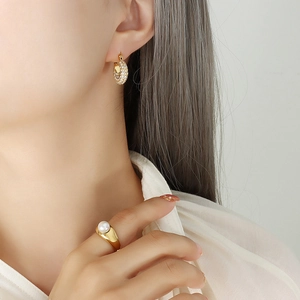 Orecchini a U Personalizzati Stile Dubai in Acciaio al Titanio Placcato Oro 18K con Zirconi Incastonati per Donna