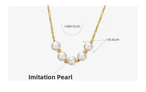 Détail d'un collier doré de 40+5cm avec perles d'imitation de 6mm et perles dorées