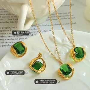 Parure de bijoux plaqués or 18 carats avec collier et boucles d'oreilles en cristal vert