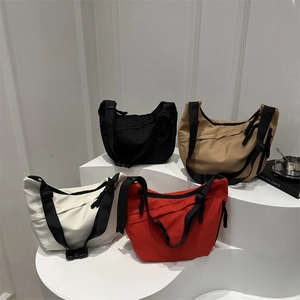 Large capacity nylon tote bags in four colors with adjustable straps for commuting