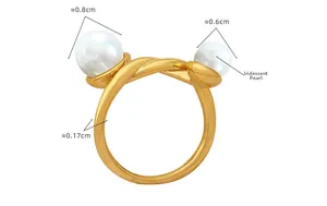 Détail de perles colorées de 0,8cm et 0,6cm sur un anneau doré torsadé élégant