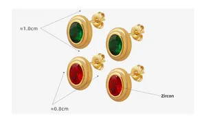 Détail de boucles d'oreilles vintage en or avec zircons verts et rouges, 0,8 cm et 1,0 cm