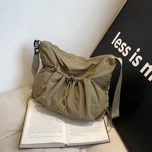 Borsa a Tracolla da Donna in Nylon Increspato Grande Capacità Coulisse Borsa a Spalla Leggera Moda Tinta Unita Messenger Bag