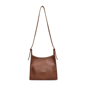 Retro brown large-capacity tote bag with pleated leather texture and gold buckle