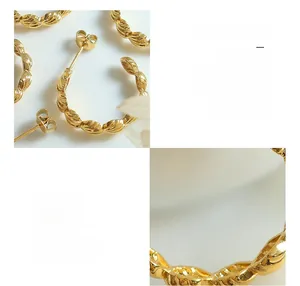 Dettaglio macro di orecchini a C in ottone dorato con eleganti texture a spirale a conchiglia