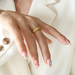 Bague Anneau Céleste Vintage Acier Titane Plaqué Or 18K Motif Soleil Lune Étoile Relief Bijoux Rétro Pour Femmes Hommes