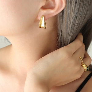 Titanium Steel Minimalism Curved Inverse J Shaped Earrings 18K Gold Plated Mirror Polished Geometric Hoop Stud Earrings Women Jewelry