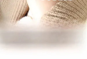 Détail macro de la texture côtelée et du tissu en maille de qualité coloris camel