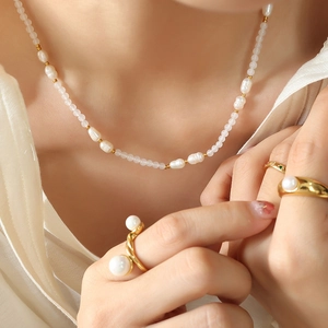 Collana Di Perle D'Acqua Dolce Barocche E Pietra Naturale Acciaio Al Titanio Placcato Oro 18K Stile Francese Vintage