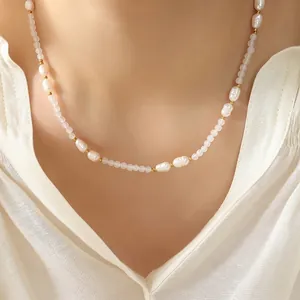 Collana vintage francese con perle d'acqua dolce e cristalli rosa in acciaio dorato