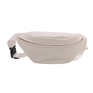 Sac bandoulière sport blanc crème au design minimaliste avec texture quadrillée et boucle