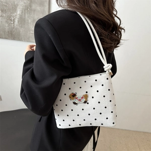 Sac seau en toile blanche à pois noirs avec broderie mignonne de capybara pour femme